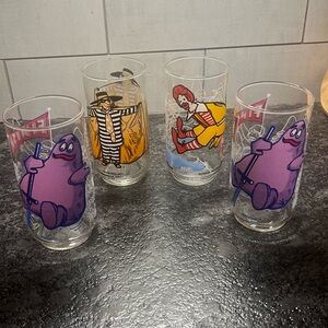 Vintage 1977 McDonalds glass drinking glasses. retro.  Excellent conditi…